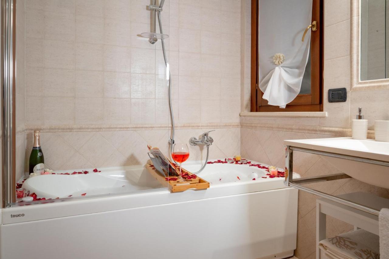 Suite Leonardo Relax ฟิวมิชีโน ภายนอก รูปภาพ